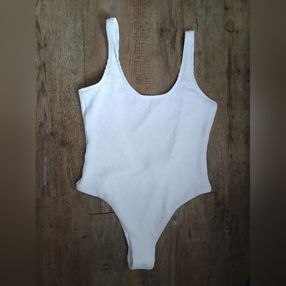 Kendall & Kylie White Textured One Piece Low Back Swimsuit